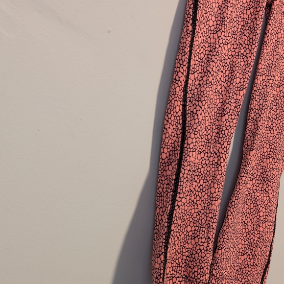 Nike Capri Leggings Dri Fit Womens Pink Printed Relay Size Small NWOT Fast Ship - Picture 11 of 16